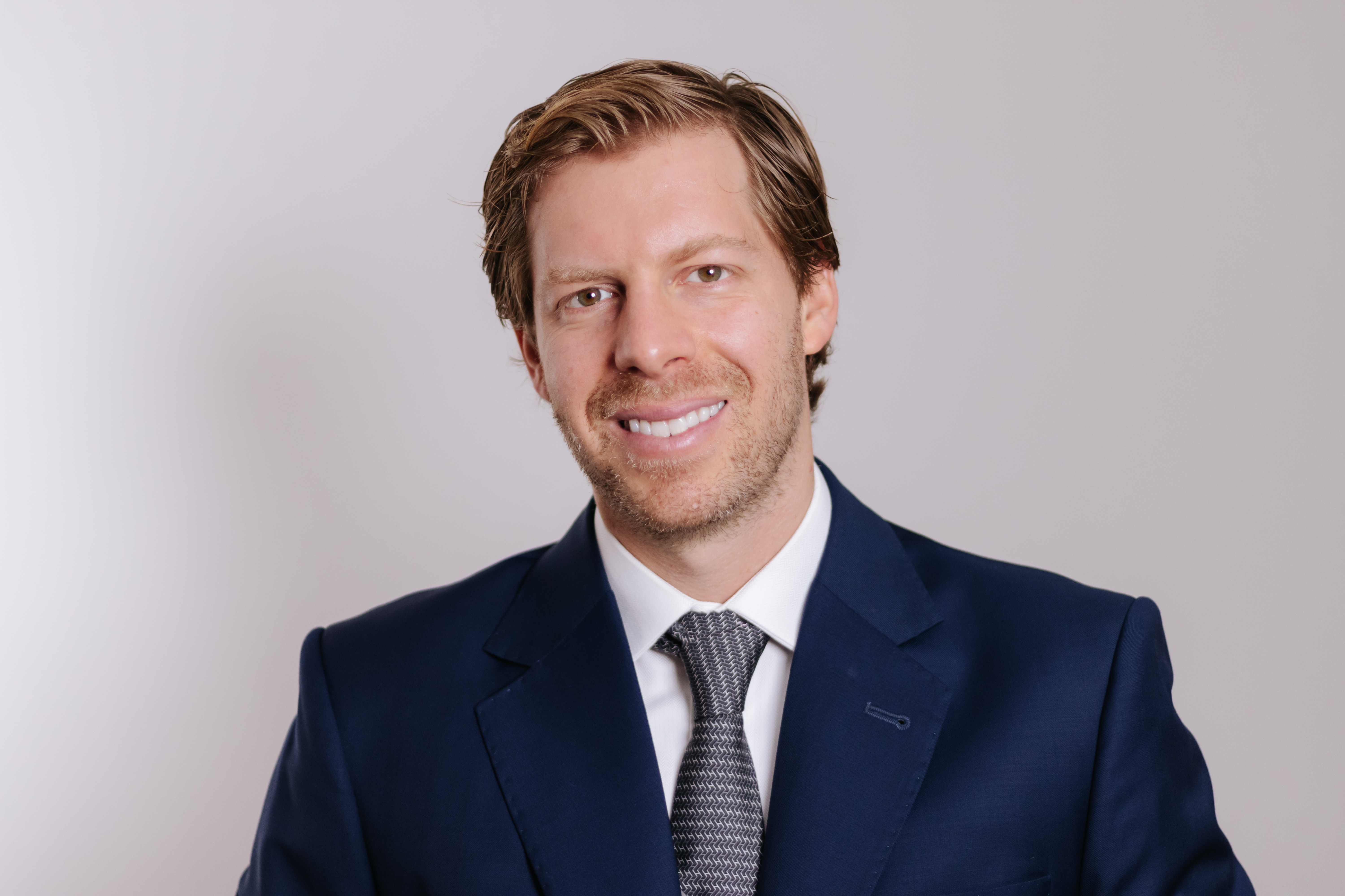 Dr. Denis Schapira Wajman em consultório